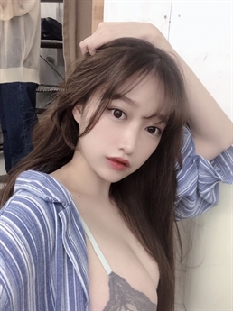 Điều này quả thực đã được chứng minh bằng những shoot hình gợi cảm của cô. Điều này quả thực đã được chứng minh bằng những shoot hình gợi cảm của cô.
