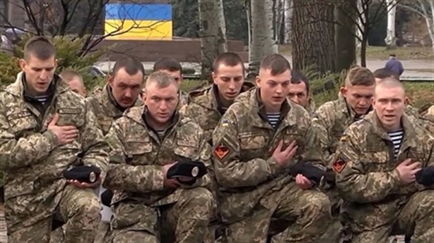 Lính thủy đánh bộ Ukraine đào ngũ khi quân Nga áp sát?