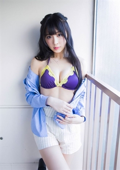Dù mới chỉ tham gia showbiz vài năm gần đây nhưng tên tuổi cô đã lên như diều gặp gió. Dù mới chỉ tham gia showbiz vài năm gần đây nhưng tên tuổi cô đã lên như diều gặp gió.