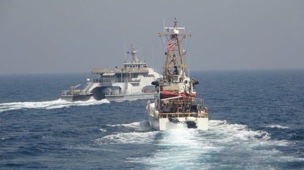 Theo Drive, các tàu Mỹ liên quan lần lượt là USS Firebolt và tàu tuần duyên Baranoff của Lực lượng Bảo vệ Bờ biển Mỹ đang làm nhiệm vụ đảm bảo an toàn hàng hải thì chiến hạm Harth 55 lớp Shahid Nazeri của Iran đã tiếp cận ở phạm vi gần tàu Mỹ không rõ mục đích. Theo Drive, các tàu Mỹ liên quan lần lượt là USS Firebolt và tàu tuần duyên Baranoff của Lực lượng Bảo vệ Bờ biển Mỹ đang làm nhiệm vụ đảm bảo an toàn hàng hải thì chiến hạm Harth 55 lớp Shahid Nazeri của Iran đã tiếp cận ở phạm vi gần tàu Mỹ không rõ mục đích.