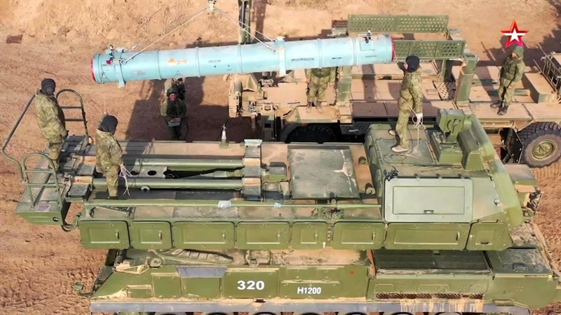 Thiết bị mới phát triển này có khả năng chế ngự các sóng điện từ của các UAV và các đầu đạn của các vũ khí có độ chính xác cao. Thiết bị mới phát triển này có khả năng chế ngự các sóng điện từ của các UAV và các đầu đạn của các vũ khí có độ chính xác cao.