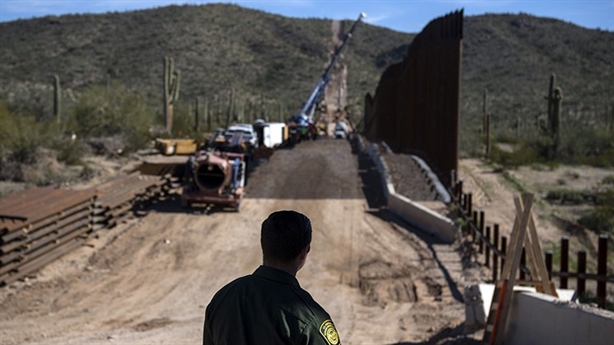 Lầu Năm Góc hủy xây tường biên giới, ông Biden sẽ làm