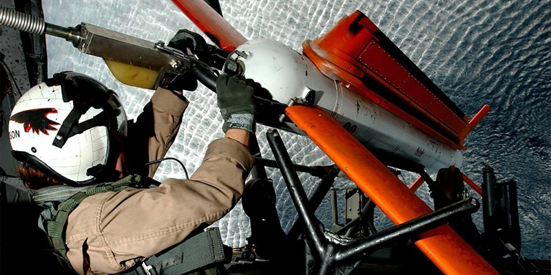 Hải quân Mỹ vừa ký bản hợp đồng với nhà thầu Northrop Grumman Undersea Systems trị giá 9,9 triệu USD để mua AQS-24A. Khi chính thức được đưa vào trang bị, AN/AQS-24A sẽ được trang bị trên trực thăng MH-53 Sea Dragon và có thể triển khai từ các tàu cao tốc. Hải quân Mỹ vừa ký bản hợp đồng với nhà thầu Northrop Grumman Undersea Systems trị giá 9,9 triệu USD để mua AQS-24A. Khi chính thức được đưa vào trang bị, AN/AQS-24A sẽ được trang bị trên trực thăng MH-53 Sea Dragon và có thể triển khai từ các tàu cao tốc.