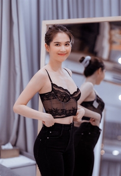 Tạm gạt bỏ những thông tin không mấy hay ho liên quan tới ồn ào chuyện tiền bạc, thu nhập hay quảng cáo trên trang cá nhân thì mới đây Ngọc Trinh khiến nhiều người bất ngờ khi cho biết sẽ chuyển hướng sang thiết kế đồ lót, đồ ngủ. Tạm gạt bỏ những thông tin không mấy hay ho liên quan tới ồn ào chuyện tiền bạc, thu nhập hay quảng cáo trên trang cá nhân thì mới đây Ngọc Trinh khiến nhiều người bất ngờ khi cho biết sẽ chuyển hướng sang thiết kế đồ lót, đồ ngủ.