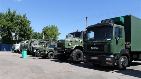 Vì sao Mỹ mua xe tải quân sự giúp Ukraine?