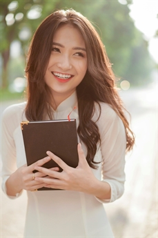 Diễn viên Anh Thư hay còn gọi là Thư Vũ, là cái tên từng được biết đến khi tham gia nhiều bộ phim nổi tiếng. Diễn viên Anh Thư hay còn gọi là Thư Vũ, là cái tên từng được biết đến khi tham gia nhiều bộ phim nổi tiếng.