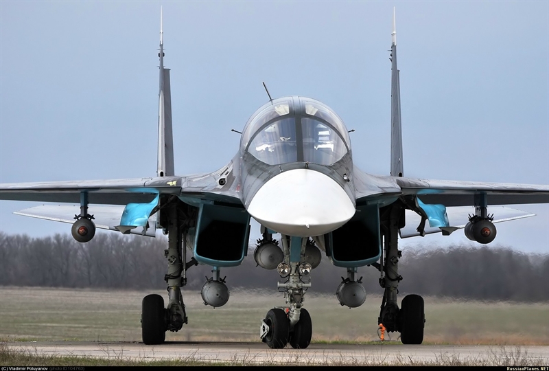 Trong thời gian tham gia chiến dịch không kích tiêu diệt IS ở Syria, trong một số trường hợp Nga đã thử nghiệm và sử dụng loại bom nổ hàng không này để phá hủy các mục tiêu quan trọng, chẳng hạn như các tòa nhà, nơi tập hợp thủ lĩnh các băng đảng. KAB-500S-E có thể tiêu diệt mục tiêu với toạ độ đã biết trước hoặc được các máy bay mang chúng cung cấp khi chuẩn bị thả bom. Ngòi nổ được cấu tạo tiếp xúc với 3 loại giữ chậm. Trong thời gian tham gia chiến dịch không kích tiêu diệt IS ở Syria, trong một số trường hợp Nga đã thử nghiệm và sử dụng loại bom nổ hàng không này để phá hủy các mục tiêu quan trọng, chẳng hạn như các tòa nhà, nơi tập hợp thủ lĩnh các băng đảng. KAB-500S-E có thể tiêu diệt mục tiêu với toạ độ đã biết trước hoặc được các máy bay mang chúng cung cấp khi chuẩn bị thả bom. Ngòi nổ được cấu tạo tiếp xúc với 3 loại giữ chậm.