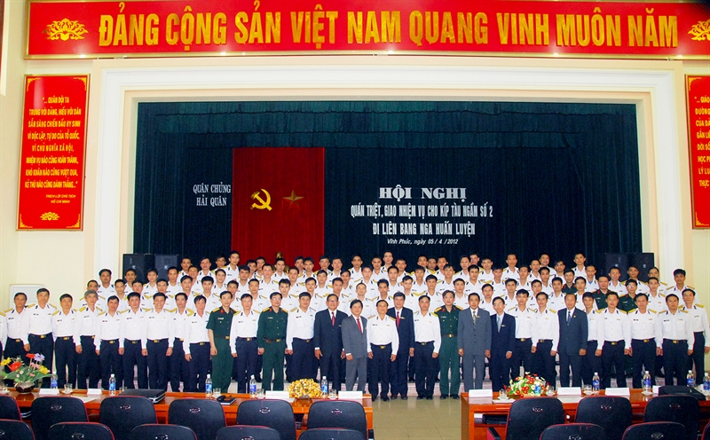 Theo báo Hải quân, việc thành lập Lữ đoàn Tàu ngầm 189 Hải quân được thực hiện theo Quyết định số 2180 của Bộ trưởng Bộ Quốc phòng. (Các đại biểu dự Hội nghị giao nhiệm vụ cho Kíp tàu ngầm số 2 đi huấn luyện tại Liên bang Nga năm 2012 chụp ảnh lưu niệm). Theo báo Hải quân, việc thành lập Lữ đoàn Tàu ngầm 189 Hải quân được thực hiện theo Quyết định số 2180 của Bộ trưởng Bộ Quốc phòng. (Các đại biểu dự Hội nghị giao nhiệm vụ cho Kíp tàu ngầm số 2 đi huấn luyện tại Liên bang Nga năm 2012 chụp ảnh lưu niệm).
