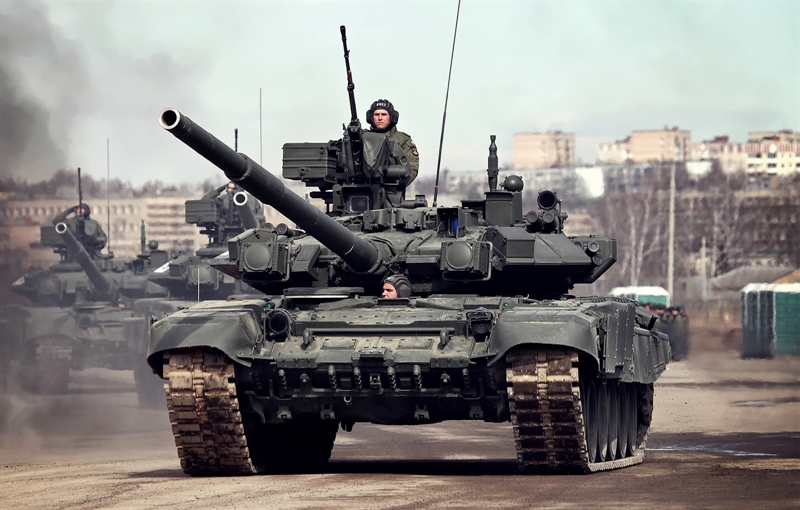 Theo tạp chí Mỹ, lực lượng tăng thiết giáp Mỹ lần đầu được trang bị chiếc M-1 Abrams đầu tiên từ năm 1980. Để thích nghi với chiến tranh hiện đại, loại tăng này đã trải qua nhiều lần nâng cấp với giáp, bộ chuyển động, hệ thống vũ khí... Abrams được trang bị pháo chính cỡ nòng 120mm, hệ thống điều khiển điện tử, hệ thống vũ khí có thể điều khiển từ xa và lớp áo giáp nhiều lớp với các vật liệu đặc biệt. Theo tạp chí Mỹ, lực lượng tăng thiết giáp Mỹ lần đầu được trang bị chiếc M-1 Abrams đầu tiên từ năm 1980. Để thích nghi với chiến tranh hiện đại, loại tăng này đã trải qua nhiều lần nâng cấp với giáp, bộ chuyển động, hệ thống vũ khí... Abrams được trang bị pháo chính cỡ nòng 120mm, hệ thống điều khiển điện tử, hệ thống vũ khí có thể điều khiển từ xa và lớp áo giáp nhiều lớp với các vật liệu đặc biệt.