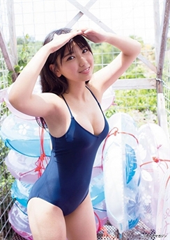Ngay từ khi gia nhập showbiz, cô đã tung ra những bộ ảnh hết sức sexy. Ngay từ khi gia nhập showbiz, cô đã tung ra những bộ ảnh hết sức sexy.