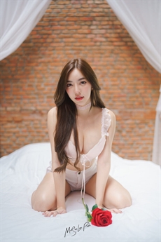 Không hẳn là bikini nhưng người đẹp cũng đủ thiêu đốt mọi ánh nhìn. Không hẳn là bikini nhưng người đẹp cũng đủ thiêu đốt mọi ánh nhìn.
