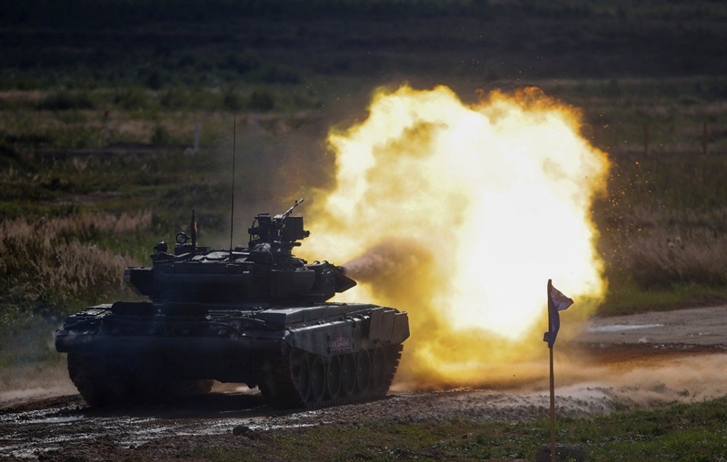 Khi Nga kỳ vọng vào loại giáp cùng những cỗ tăng tối tân như Armata, T-90 sẽ làm thay đổi cục diện chiến trường trong tương lai thì Pháp và Đức cũng bắt đầu lên kế hoạch sản xuất loại xe tăng mới có thể xuyên thủng mọi cỗ tăng, xe tăng được định danh Leopard 3. Nguồn tin quân sự Đức cho biết, xe tăng thế hệ mới có thể xuất hiện vào năm 2030, khi các đơn vị xe tăng Leopard-2 trong biên chế quân đội một số quốc gia châu Âu hết niên hạn sử dụng. Khi Nga kỳ vọng vào loại giáp cùng những cỗ tăng tối tân như Armata, T-90 sẽ làm thay đổi cục diện chiến trường trong tương lai thì Pháp và Đức cũng bắt đầu lên kế hoạch sản xuất loại xe tăng mới có thể xuyên thủng mọi cỗ tăng, xe tăng được định danh Leopard 3. Nguồn tin quân sự Đức cho biết, xe tăng thế hệ mới có thể xuất hiện vào năm 2030, khi các đơn vị xe tăng Leopard-2 trong biên chế quân đội một số quốc gia châu Âu hết niên hạn sử dụng.