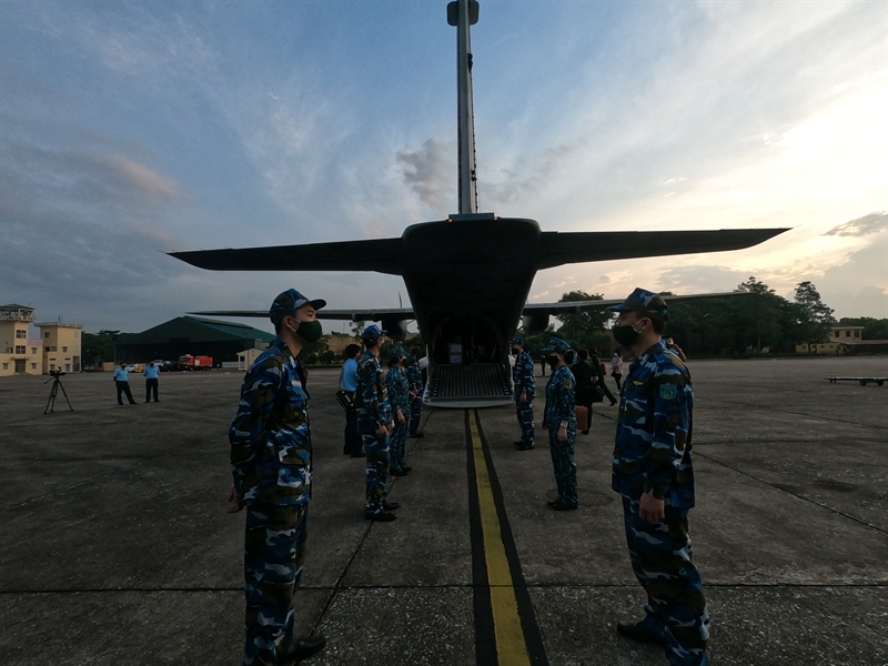 Đó là những hình ảnh quen thuộc tại Lữ đoàn Không quân 918 (Quân chủng Phòng không – Không quân) trong những ngày gần đây. Đó là những hình ảnh quen thuộc tại Lữ đoàn Không quân 918 (Quân chủng Phòng không – Không quân) trong những ngày gần đây.