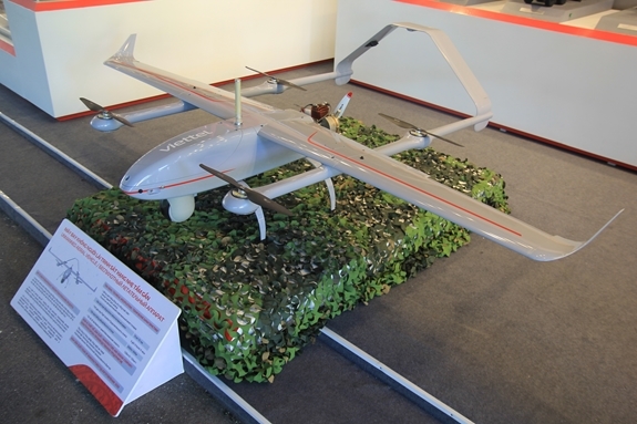 Theo Jane's, trong những sản phẩm giới thiệu gây được chú ý nhiều nhất đó là chiếc UAV Shikra của Viettel. Theo Jane's, trong những sản phẩm giới thiệu gây được chú ý nhiều nhất đó là chiếc UAV Shikra của Viettel.