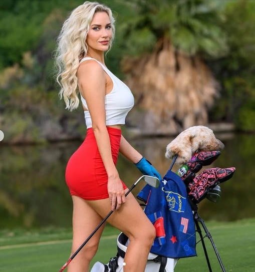 Paige Spiranac được nhiều tạp chí đánh giá là nữ golf thủ xinh đẹp và quyến rũ hàng đầu thế giới. Paige Spiranac được nhiều tạp chí đánh giá là nữ golf thủ xinh đẹp và quyến rũ hàng đầu thế giới.