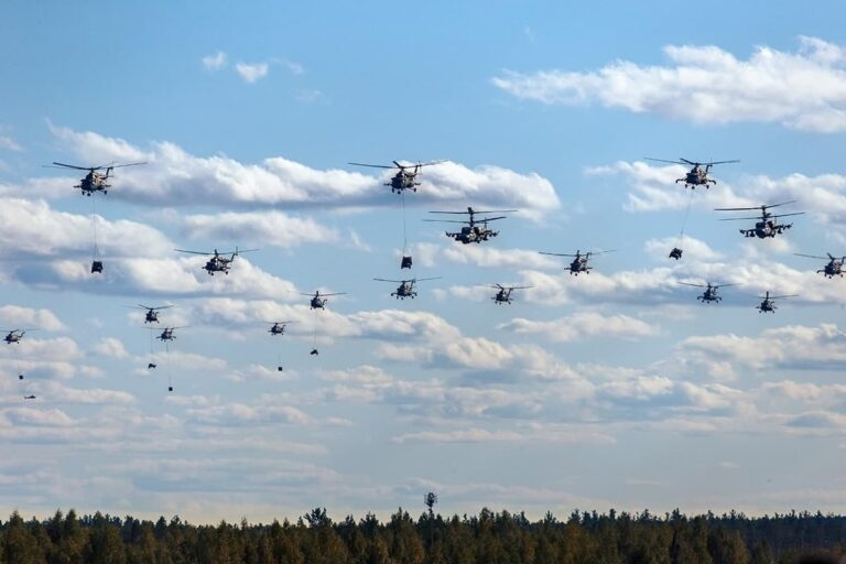Các cuộc tập trận trong khuôn khổ Zapad-2021 được tổ chức từ ngày 10 đến ngày 16/9 tại 9 bãi tập trên lãnh thổ Nga, ở Biển Baltic và 5 bãi tập ở Belarus. Các cuộc tập trận trong khuôn khổ Zapad-2021 được tổ chức từ ngày 10 đến ngày 16/9 tại 9 bãi tập trên lãnh thổ Nga, ở Biển Baltic và 5 bãi tập ở Belarus.