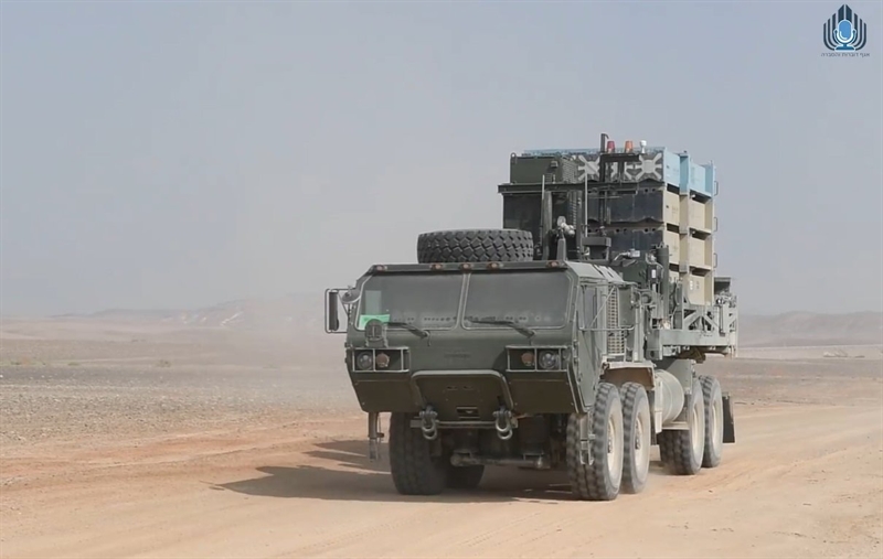 Trong khi đó, tại Nga và Israel, người ta thường mang Iron Dome ra so sánh với hệ thống pháo tên lửa Pantsir-S1 của Nga. Thiếu tướng Viktor Kupchishin, người đứng đầu Trung tâm Hòa giải của Nga ở Syria cho biết, trong những ngày qua, Pantsir-S1 dễ dàng vô hiệu đòn tấn công bằng UAV và pháo phản lực của phiến quân vào căn cứ Hmeymim của Nga ở Syria. Trong khi đó, tại Nga và Israel, người ta thường mang Iron Dome ra so sánh với hệ thống pháo tên lửa Pantsir-S1 của Nga. Thiếu tướng Viktor Kupchishin, người đứng đầu Trung tâm Hòa giải của Nga ở Syria cho biết, trong những ngày qua, Pantsir-S1 dễ dàng vô hiệu đòn tấn công bằng UAV và pháo phản lực của phiến quân vào căn cứ Hmeymim của Nga ở Syria.