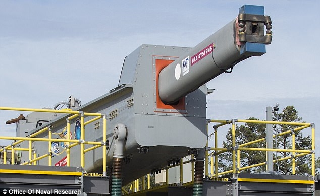 Theo thông tin có được của USNI News, số tiền Mỹ đã đổ vào Railgun lên tới hơn chục tỷ USD, bao gồm chi phí nghiên cứu, sản xuất nguyên mẫu và công tác thử nghiệm trong suốt hơn 10 năm qua. Đánh giá của chuyên gia quân sự hàng đầu của Nga Andrei Koshkin cho biết, việc Mỹ phải ngừng chương trình pháo điện từ xuất phát từ nhiều nguyên nhân khác nhau, trong có hạn chế về công nghệ khiến Mỹ có đổ thêm nhiều tiền nữa cũng không thể hoàn thành vào thời điểm này. Theo thông tin có được của USNI News, số tiền Mỹ đã đổ vào Railgun lên tới hơn chục tỷ USD, bao gồm chi phí nghiên cứu, sản xuất nguyên mẫu và công tác thử nghiệm trong suốt hơn 10 năm qua. Đánh giá của chuyên gia quân sự hàng đầu của Nga Andrei Koshkin cho biết, việc Mỹ phải ngừng chương trình pháo điện từ xuất phát từ nhiều nguyên nhân khác nhau, trong có hạn chế về công nghệ khiến Mỹ có đổ thêm nhiều tiền nữa cũng không thể hoàn thành vào thời điểm này.