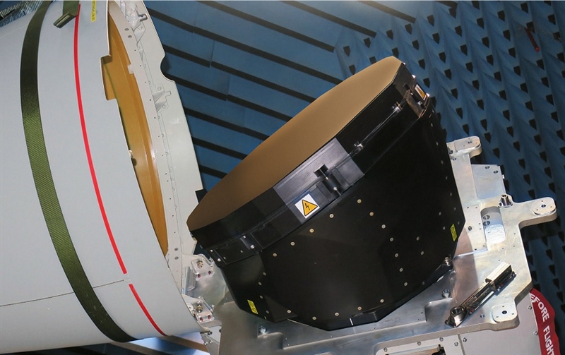 Việc phát triển radar mảng pha quét điện tử chủ động (AESA) ECRS Mk2 do nhà thầu BAE Systems của Anh và Leonardo của Ý chịu trách nhiệm. Việc phát triển radar mảng pha quét điện tử chủ động (AESA) ECRS Mk2 do nhà thầu BAE Systems của Anh và Leonardo của Ý chịu trách nhiệm.