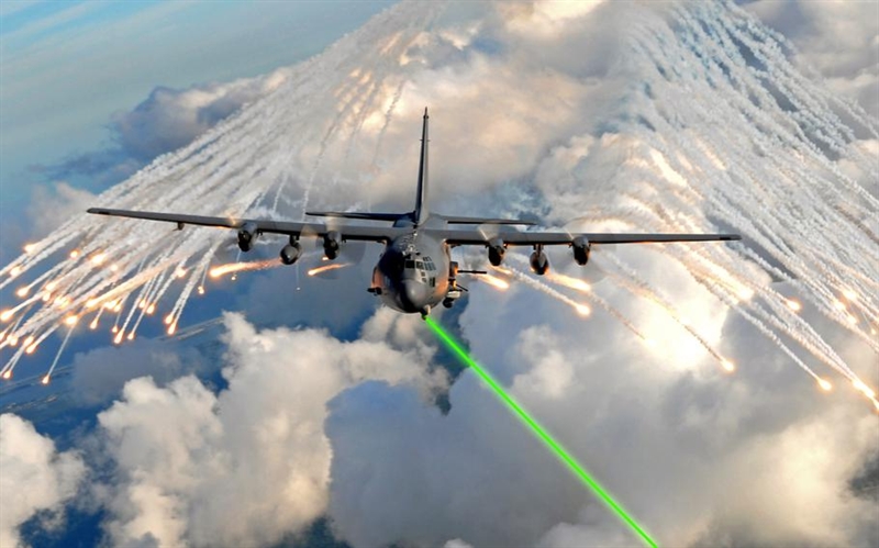Việc Mỹ tích hợp vũ khí laser lên AC-130J sẽ không có gì đáng bàn nếu ngay trước đó, nhà thầu Sierra Nevada Corp đã được trao bản hợp đồng nhiều triệu USD để phát triển hệ thống hệ thống tác chiến điện tử (EW) cho những máy bay hạng nặng này. Không quân Mỹ hy vọng, hệ thống tác chiến điện tử sẽ cung cấp khả năng phát hiện chính xác mối đe dọa từ tên lửa không đối không, đất đối không và triển khai biện pháp đối phó kịp thời. Việc Mỹ tích hợp vũ khí laser lên AC-130J sẽ không có gì đáng bàn nếu ngay trước đó, nhà thầu Sierra Nevada Corp đã được trao bản hợp đồng nhiều triệu USD để phát triển hệ thống hệ thống tác chiến điện tử (EW) cho những máy bay hạng nặng này. Không quân Mỹ hy vọng, hệ thống tác chiến điện tử sẽ cung cấp khả năng phát hiện chính xác mối đe dọa từ tên lửa không đối không, đất đối không và triển khai biện pháp đối phó kịp thời.