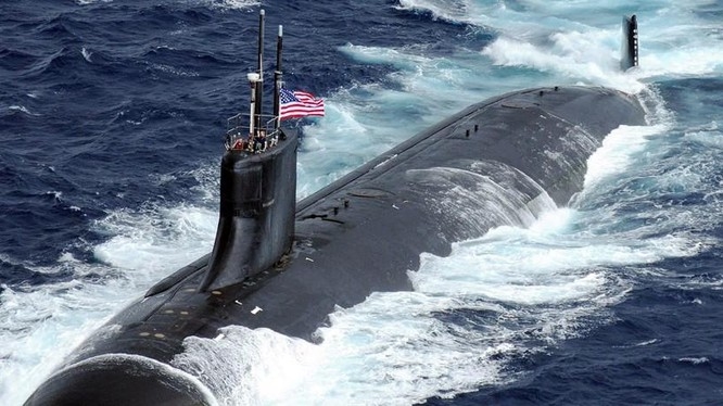 Đánh giá thiệt hại ban đầu của USS Connecticut được thực hiện ngay khi con này này cập cảng tại Guam sau gần 1 tuần di chuyển trên biển sau vụ đâm va. Đánh giá thiệt hại ban đầu của USS Connecticut được thực hiện ngay khi con này này cập cảng tại Guam sau gần 1 tuần di chuyển trên biển sau vụ đâm va.