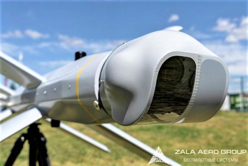 Những người lính này sẽ kiểm tra mức độ hiệu quả của UAV. Với những máy bay đặc biệt này, xạ thủ có thể phát hiện kẻ thù ở khoảng cách vài km, tiến hành trinh sát và tiêu diệt mục tiêu. Ngoài khả năng trinh sát và chỉ thị mục tiêu như hiện nay, trong tương lai, vấn đề trang bị đạn dược cỡ nhỏ cho máy bay không người lái bắn tỉa, đang được cân nhắc. Những người lính này sẽ kiểm tra mức độ hiệu quả của UAV. Với những máy bay đặc biệt này, xạ thủ có thể phát hiện kẻ thù ở khoảng cách vài km, tiến hành trinh sát và tiêu diệt mục tiêu. Ngoài khả năng trinh sát và chỉ thị mục tiêu như hiện nay, trong tương lai, vấn đề trang bị đạn dược cỡ nhỏ cho máy bay không người lái bắn tỉa, đang được cân nhắc.